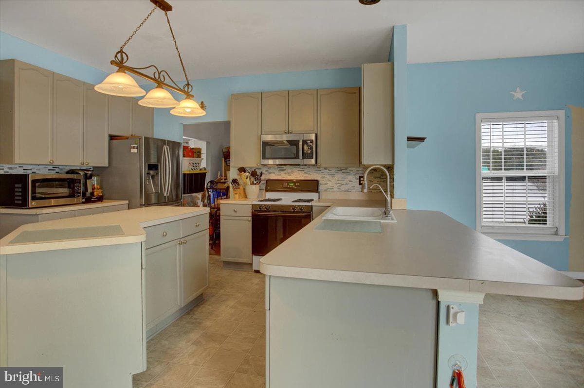 2850 Galaxy Dr. photo 12