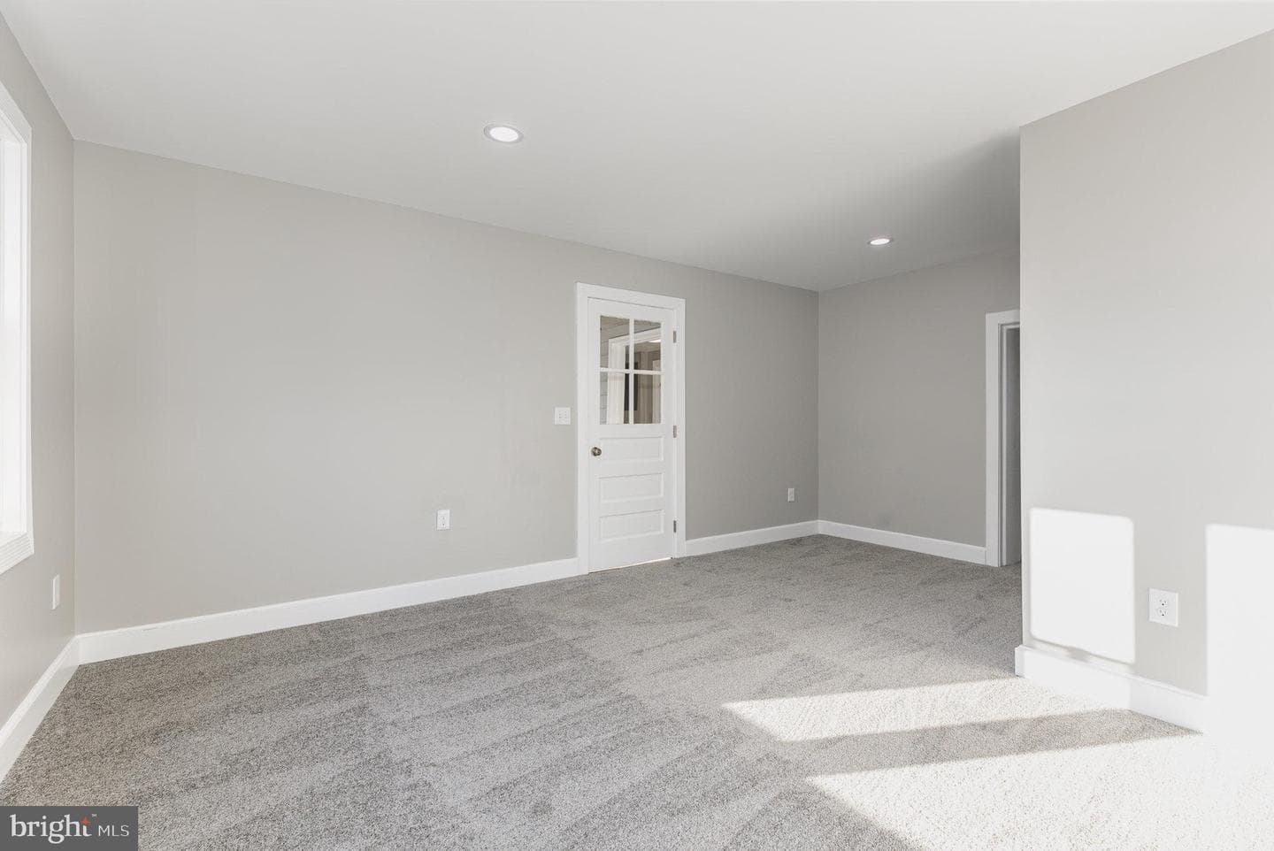 180 W Main Street photo 15