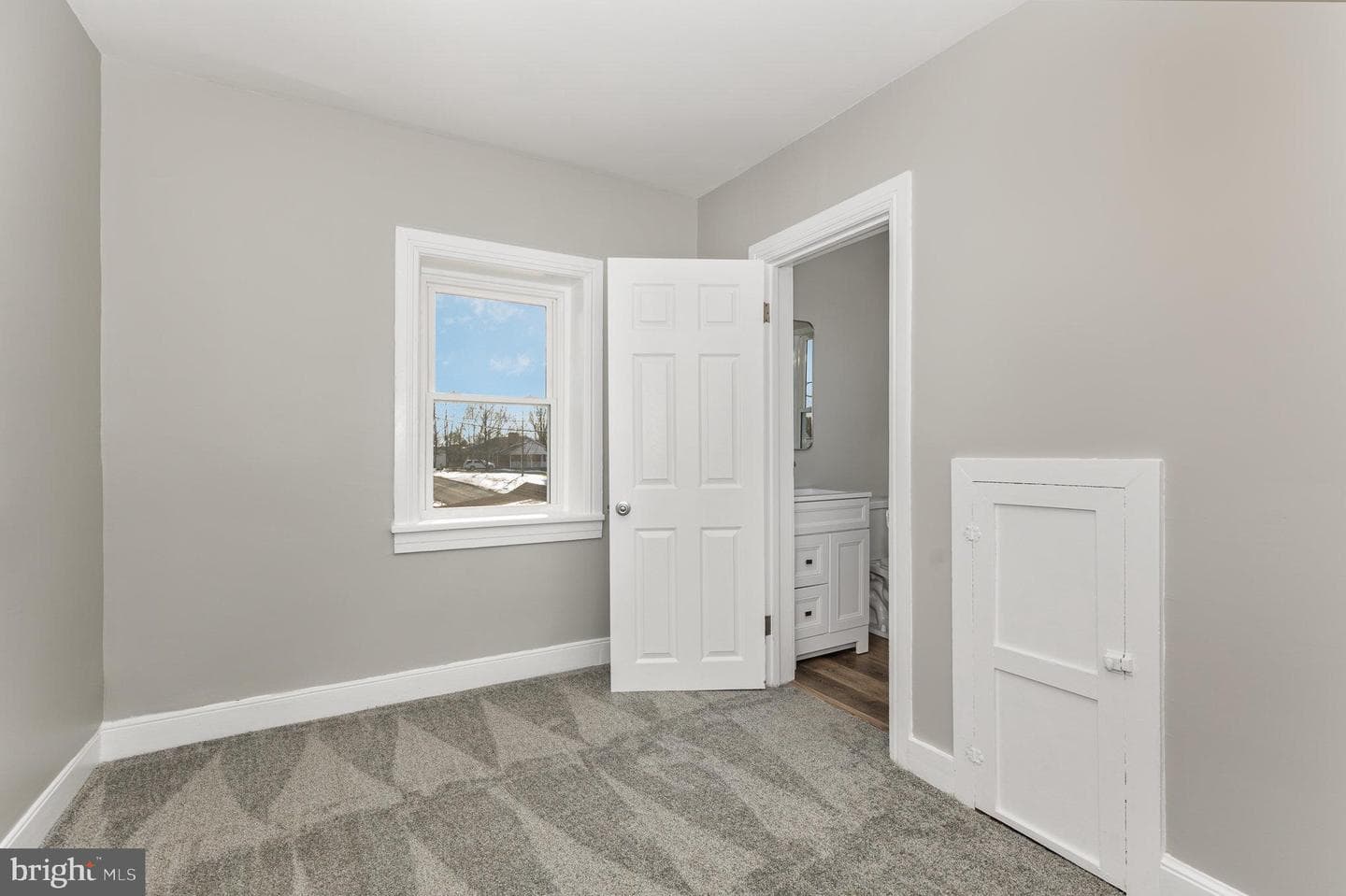 180 W Main Street photo 24