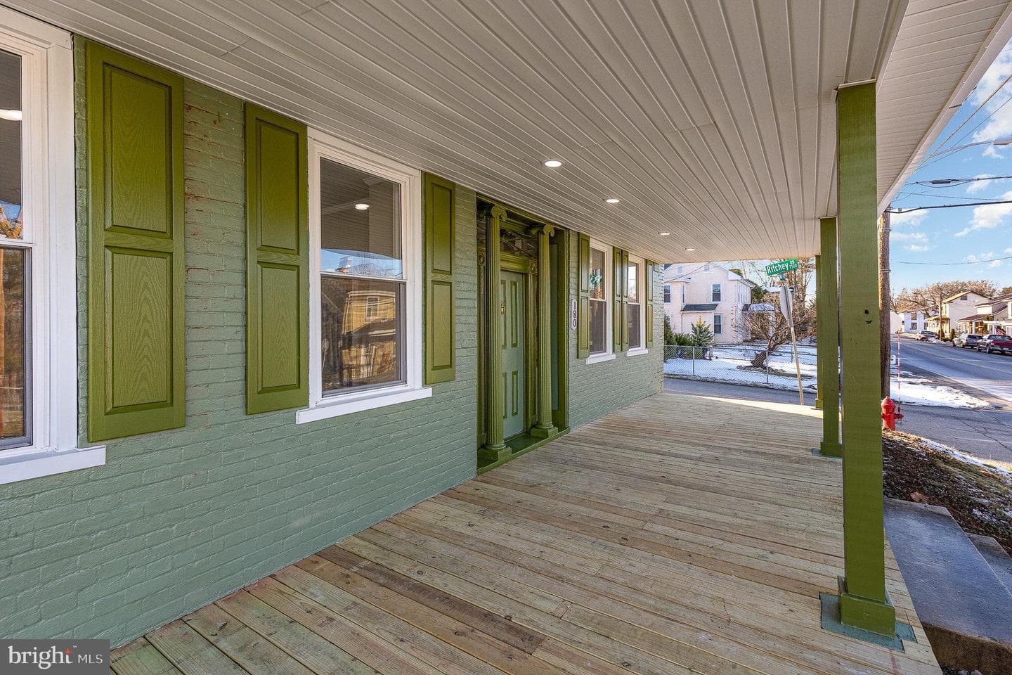 180 W Main Street photo 6