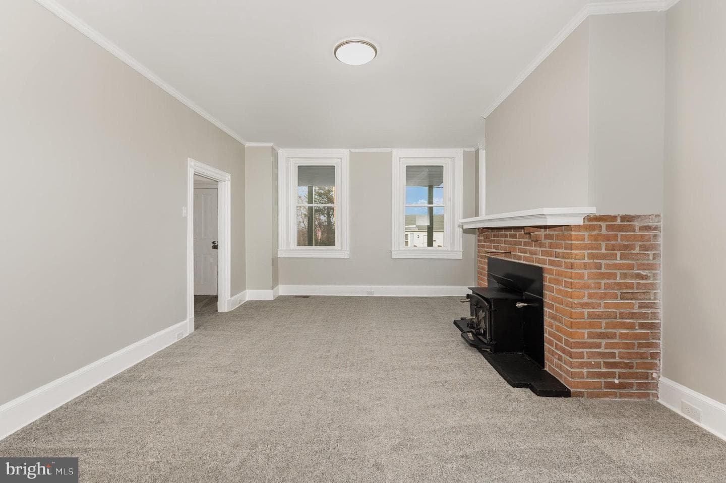 180 W Main Street photo 8