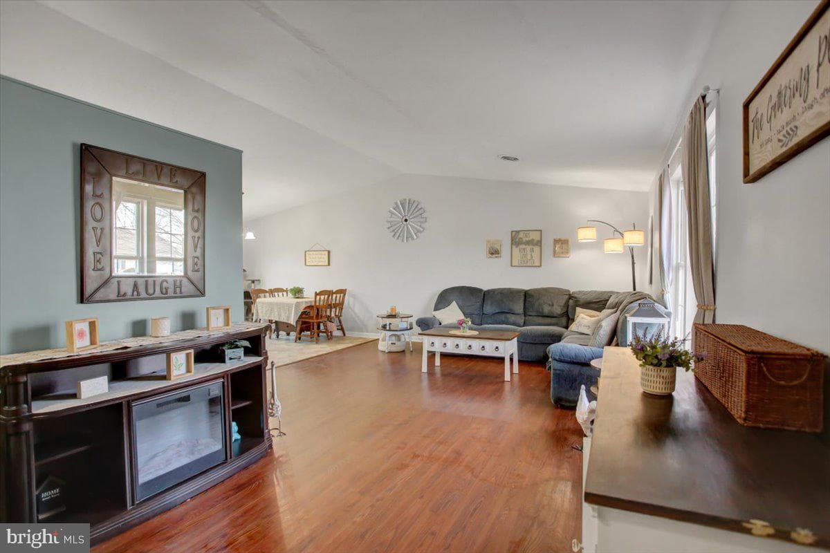 14072 Timothy Drive photo 6