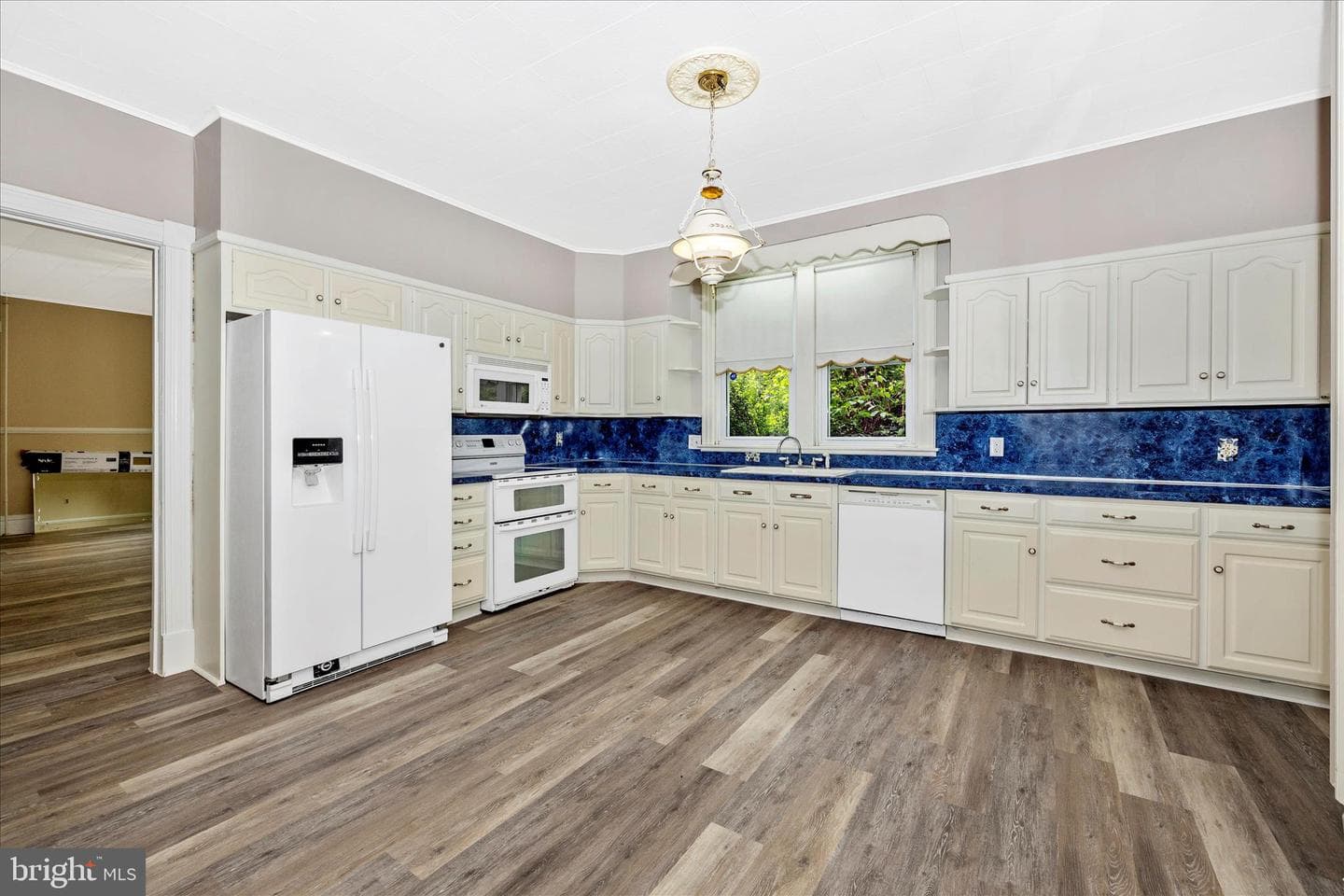 2027 Lincoln Way East photo 16