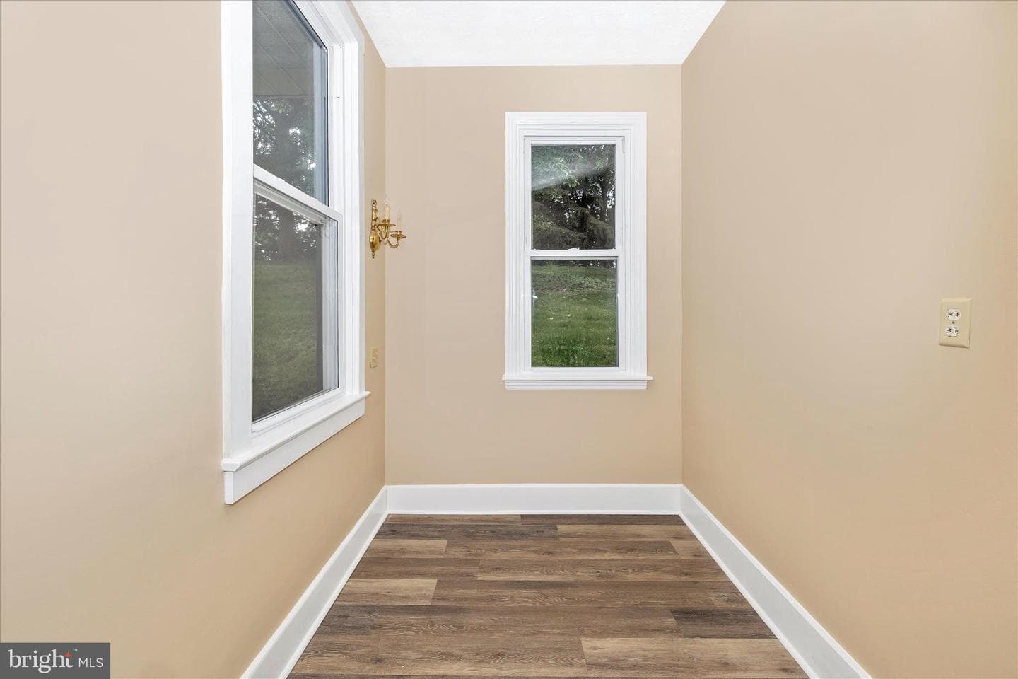 2027 Lincoln Way East photo 20