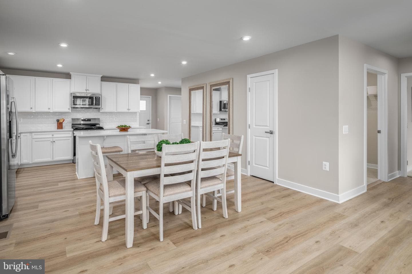1882 Shannon Drive South photo 13