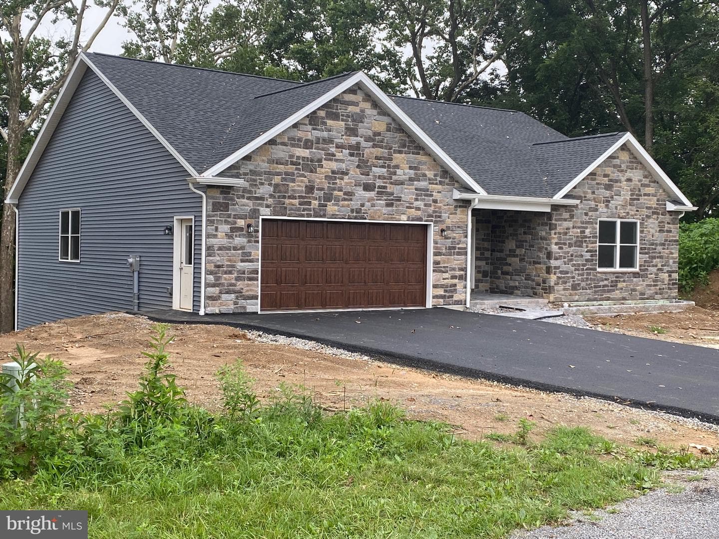 148 Buckingham Drive photo 2