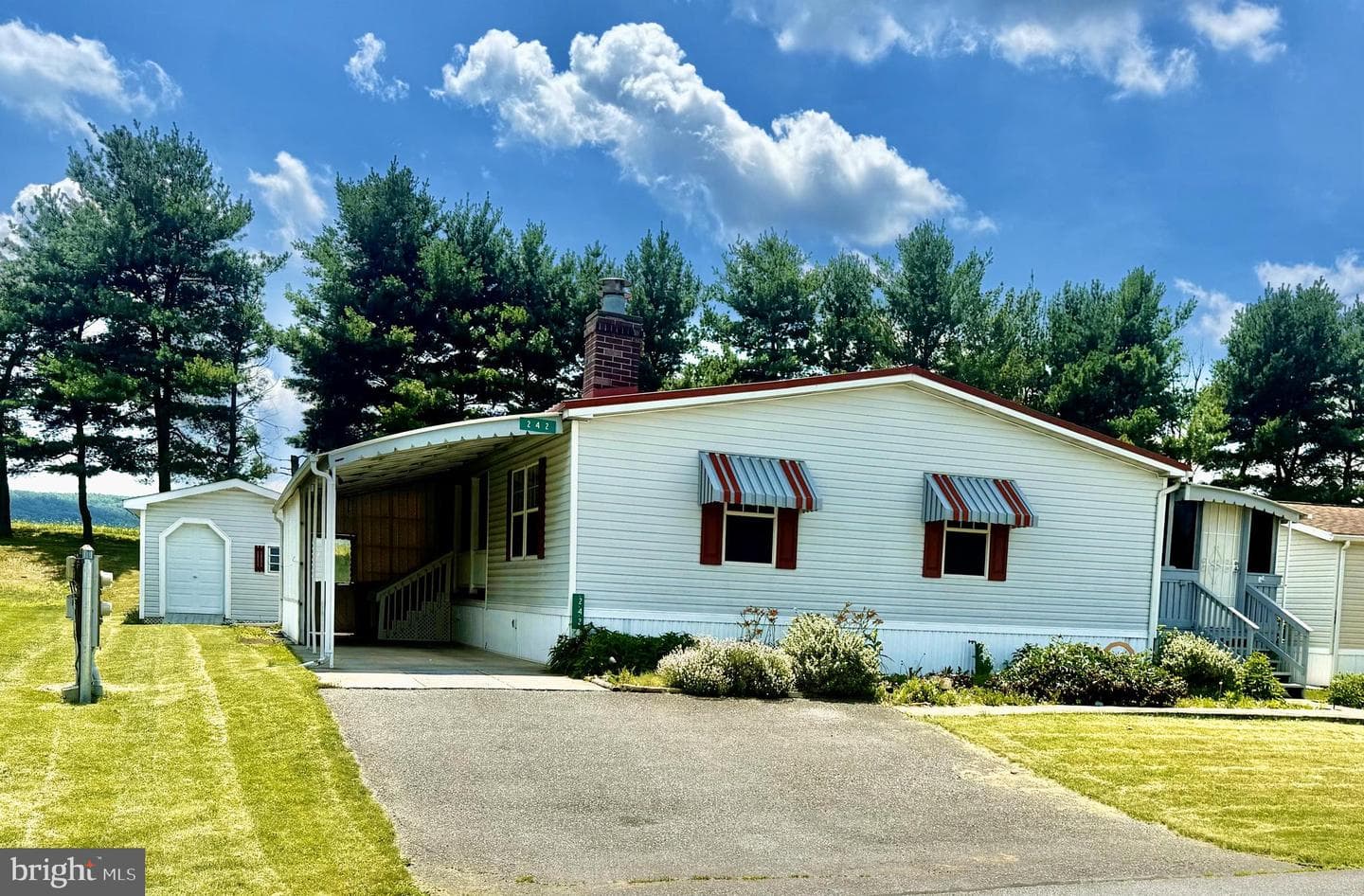 242 Waverly Court photo 1