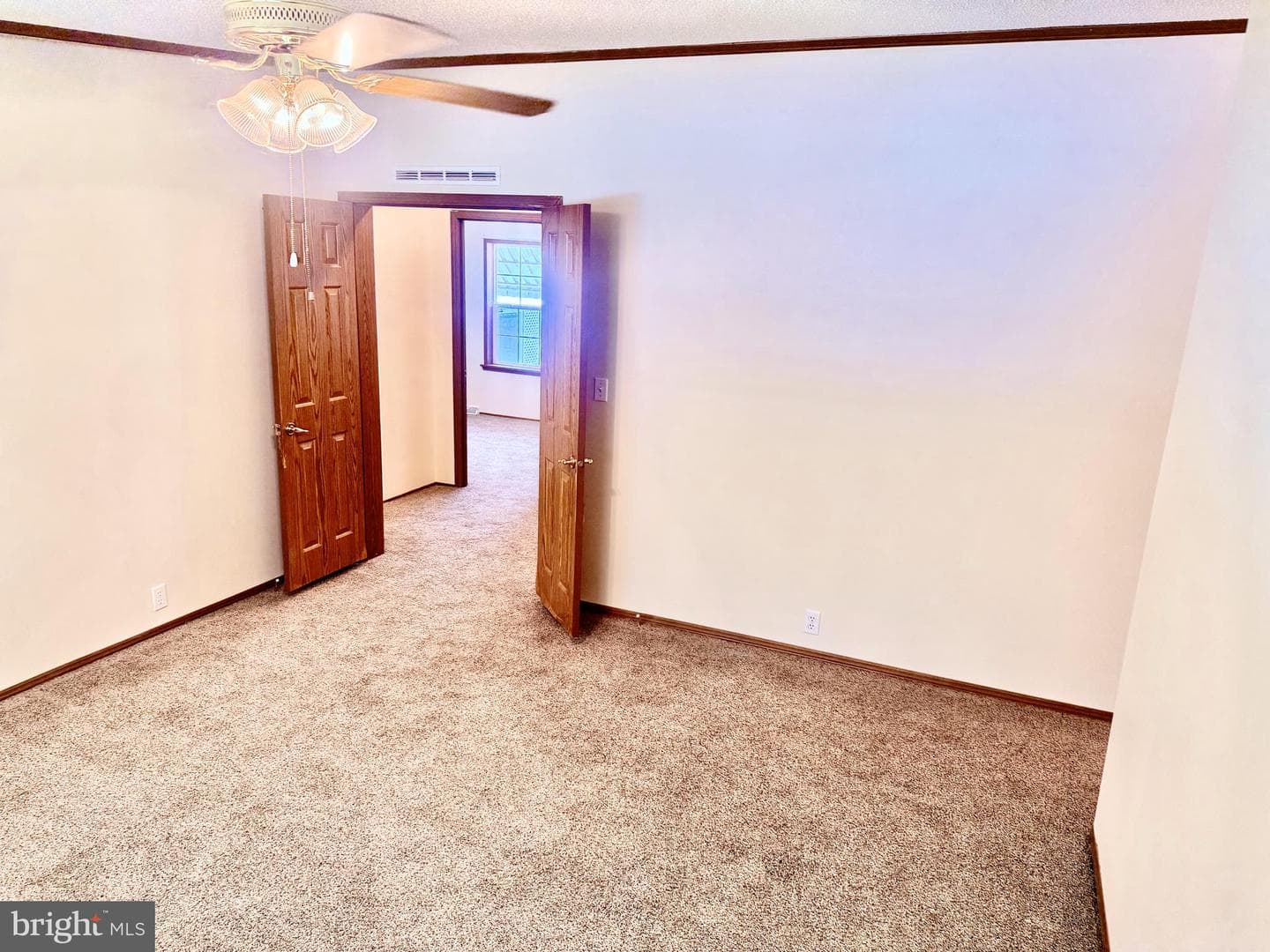 242 Waverly Court photo 20
