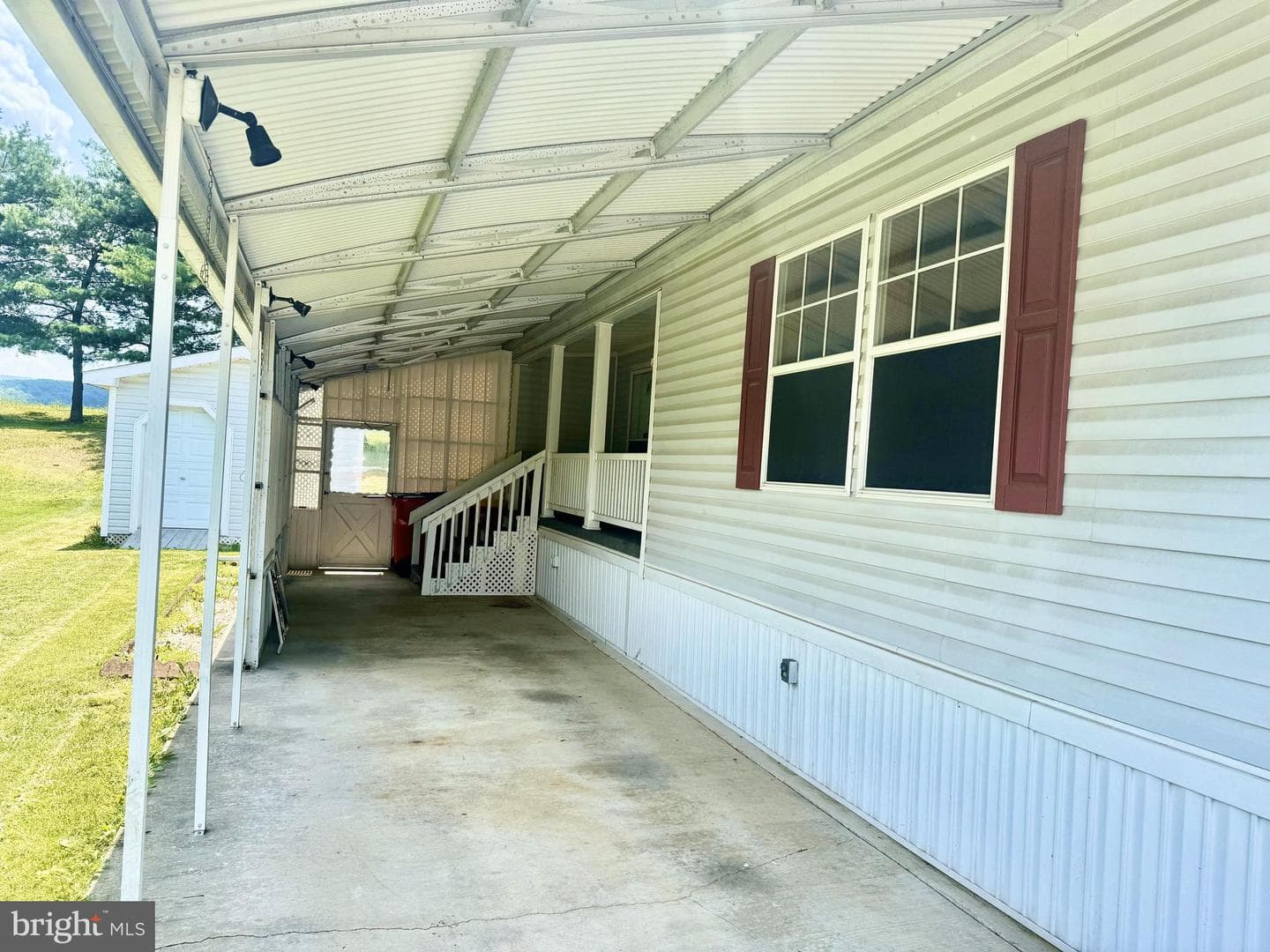 242 Waverly Court photo 3