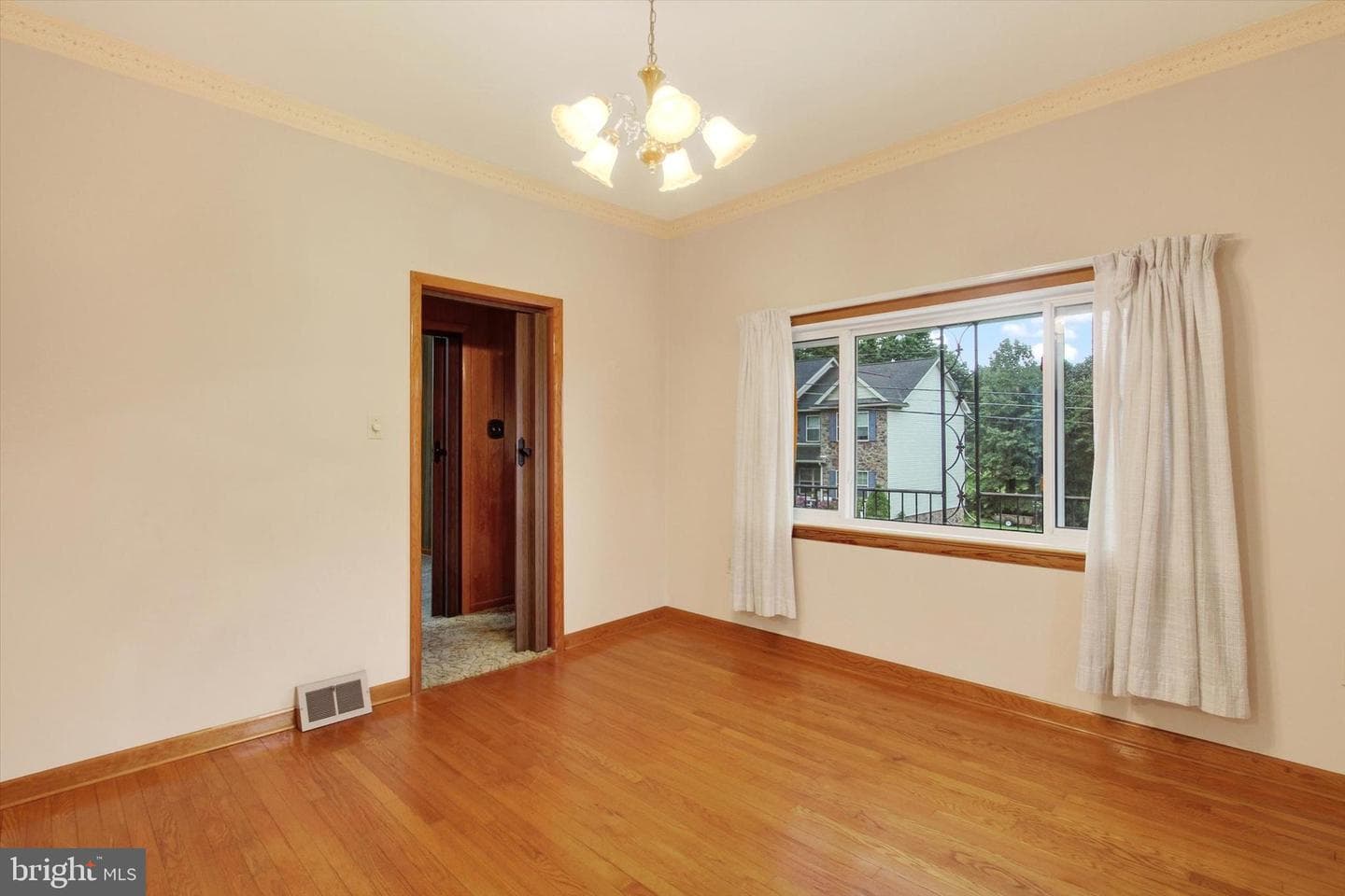 215 Mount Airy Avenue photo 10