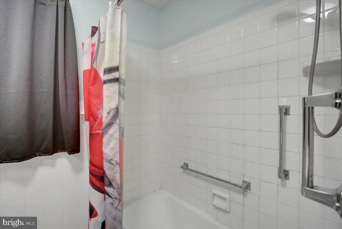 889 Broad Street photo 11