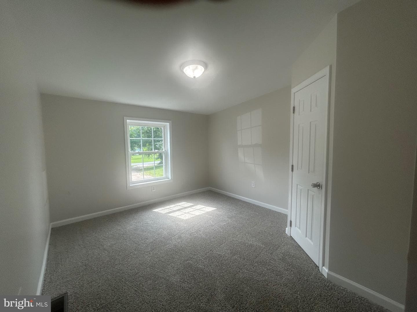 1054 Heather Drive photo 13