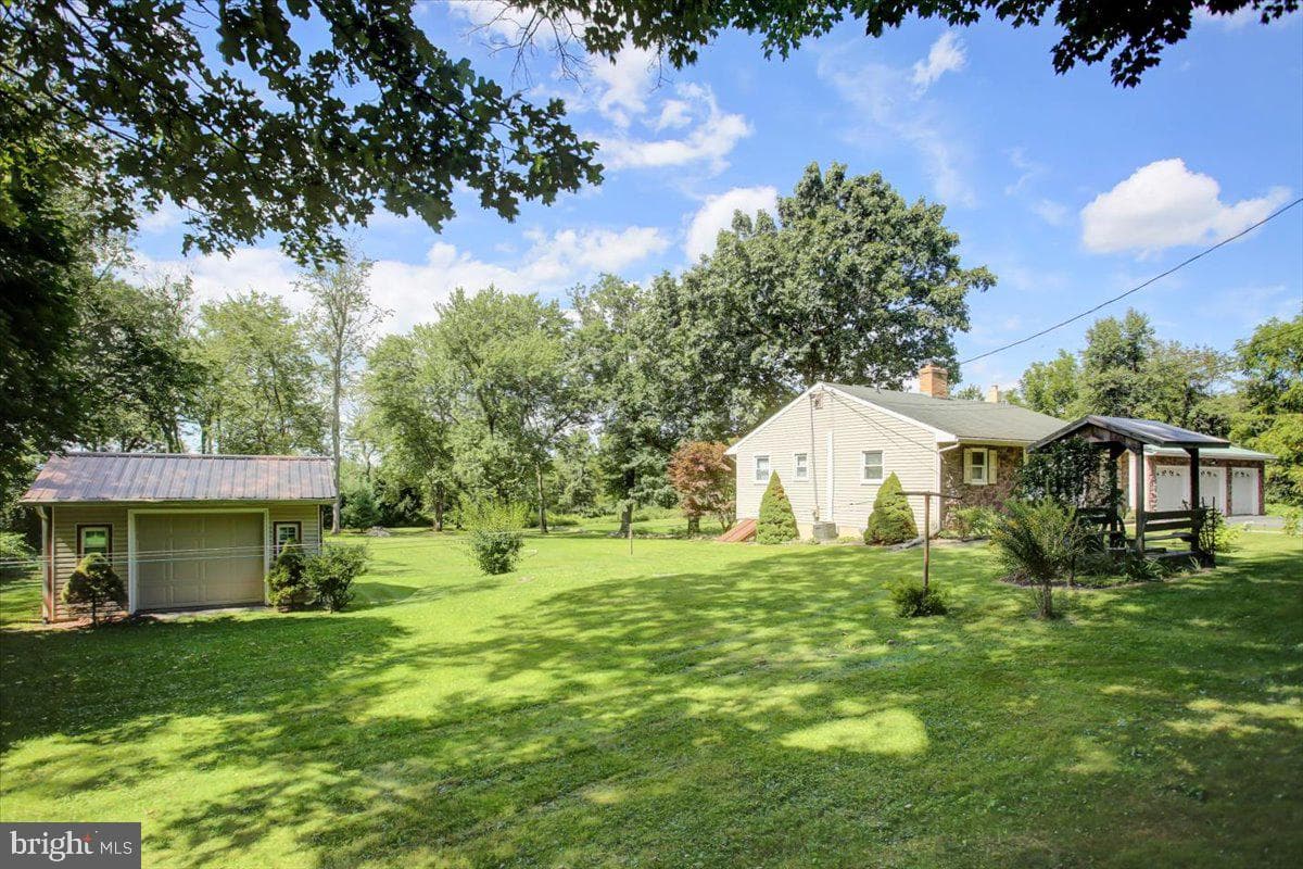 2313 Lindsay Lot Road photo 3