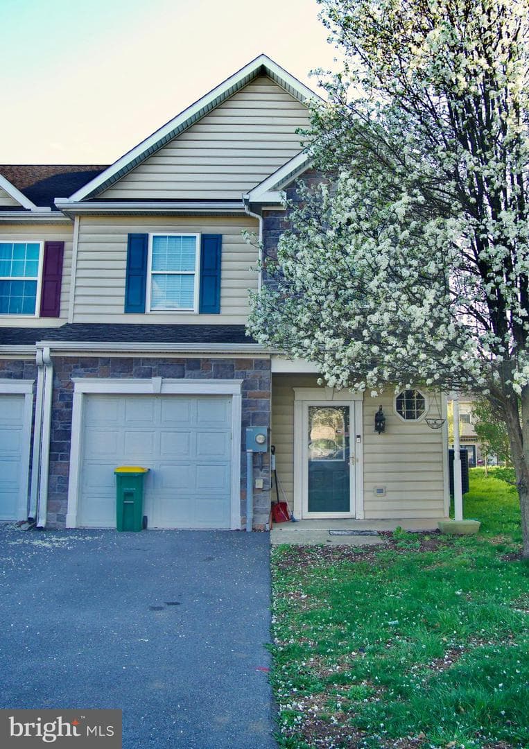 215 Whitley Drive Drive photo 2