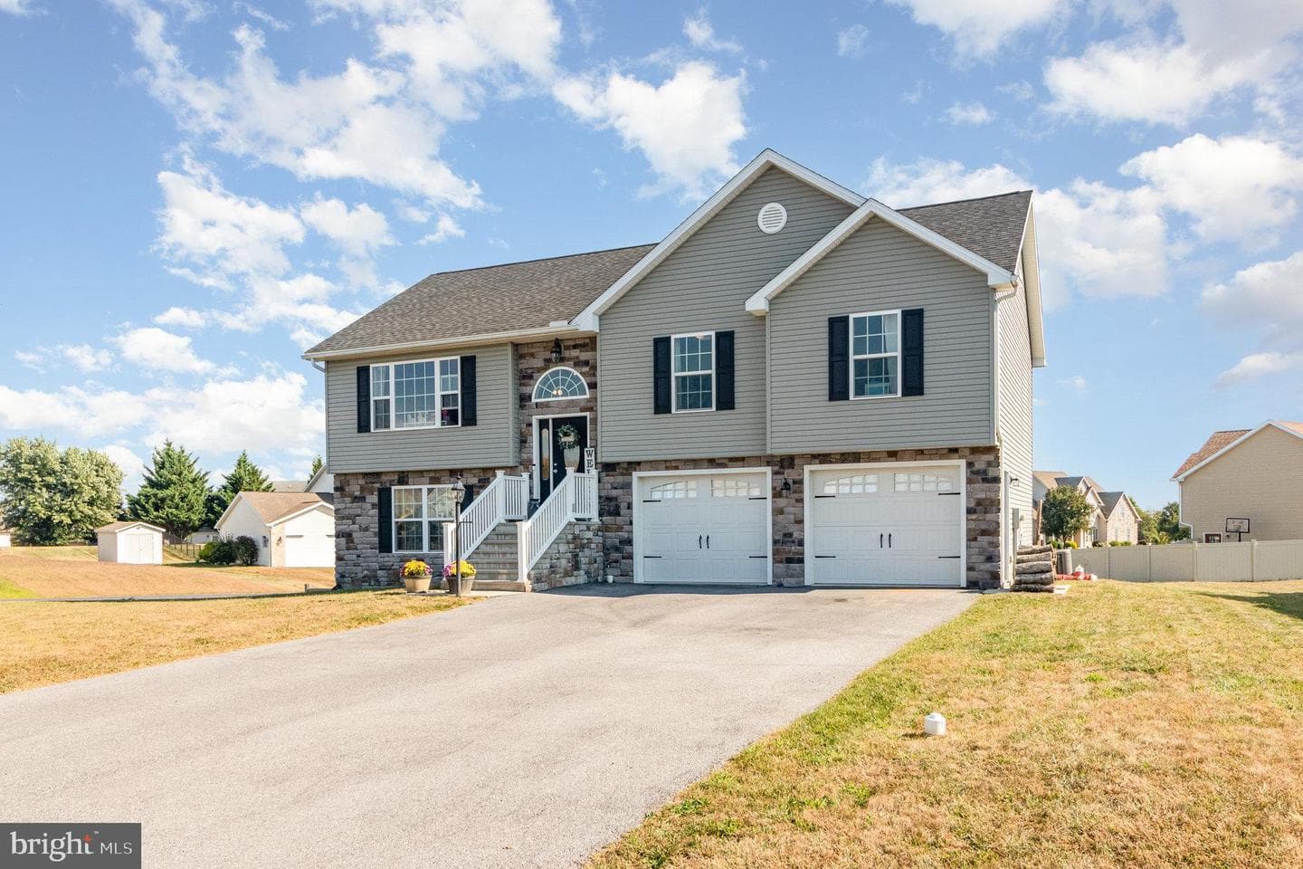 833 Lindia Drive photo 3