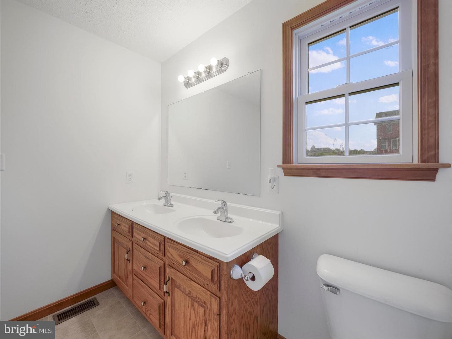290 Leedy Way West W photo 27
