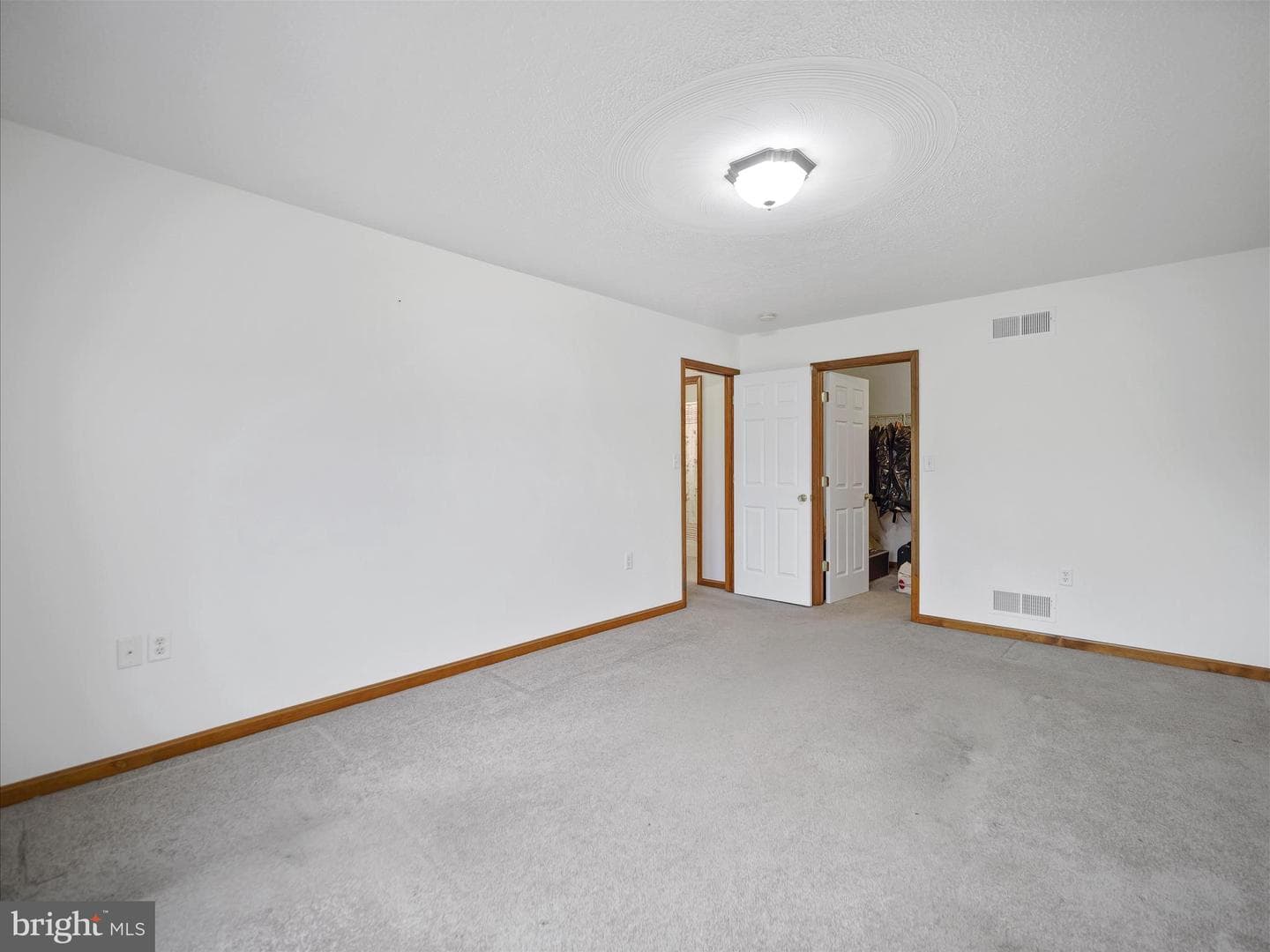 290 Leedy Way West W photo 30