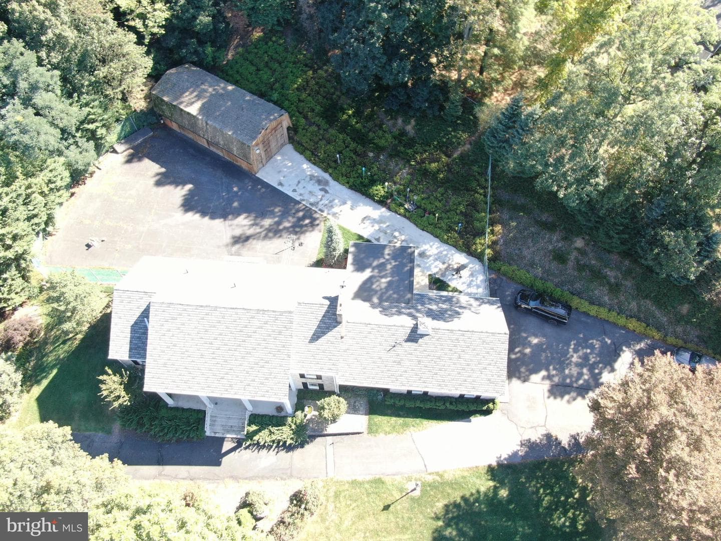 586 Crestwood Drive photo 7
