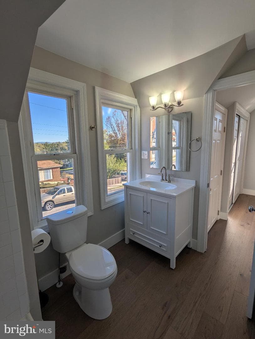 607 Pleasant Street photo 8