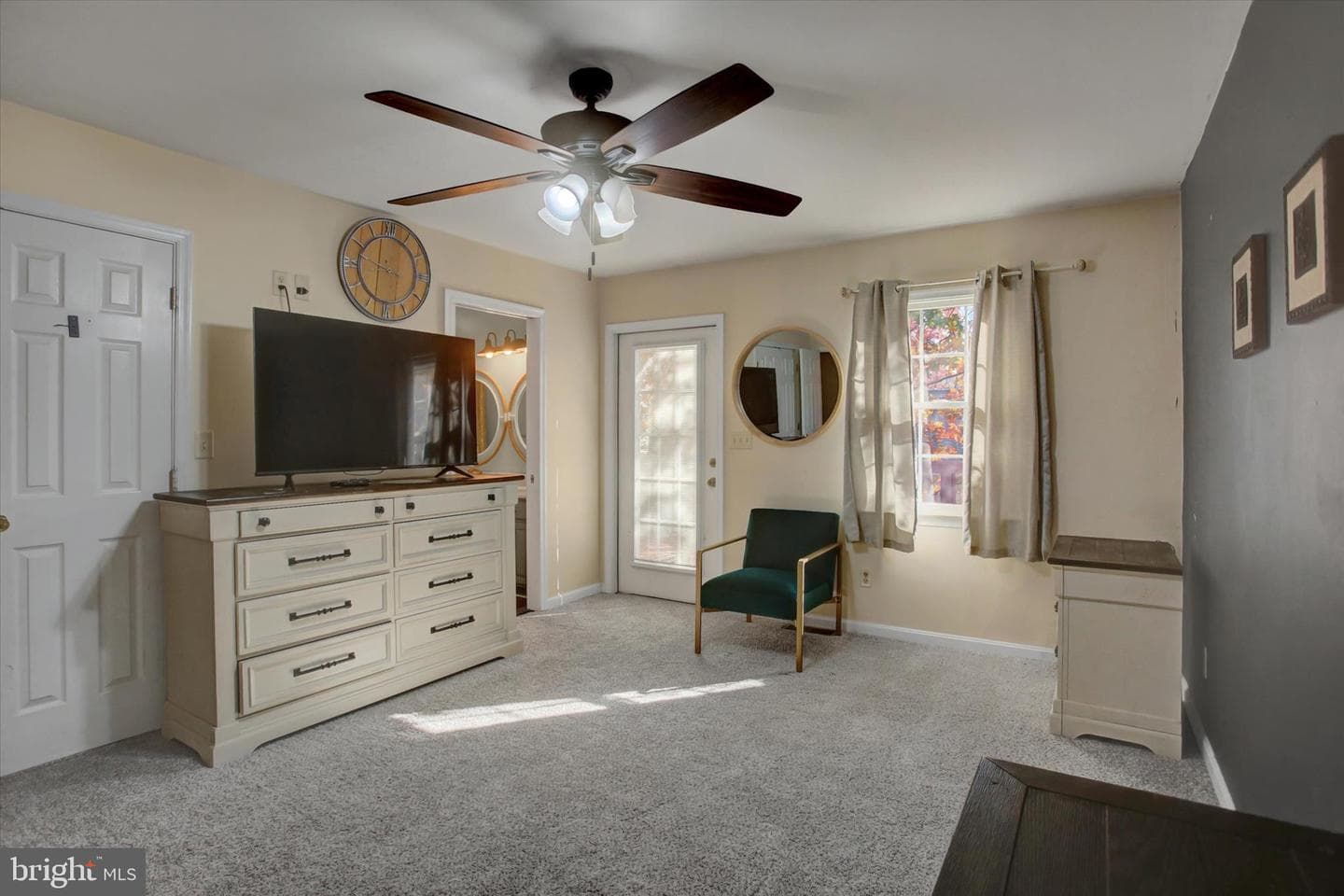 642 Eric Drive photo 34