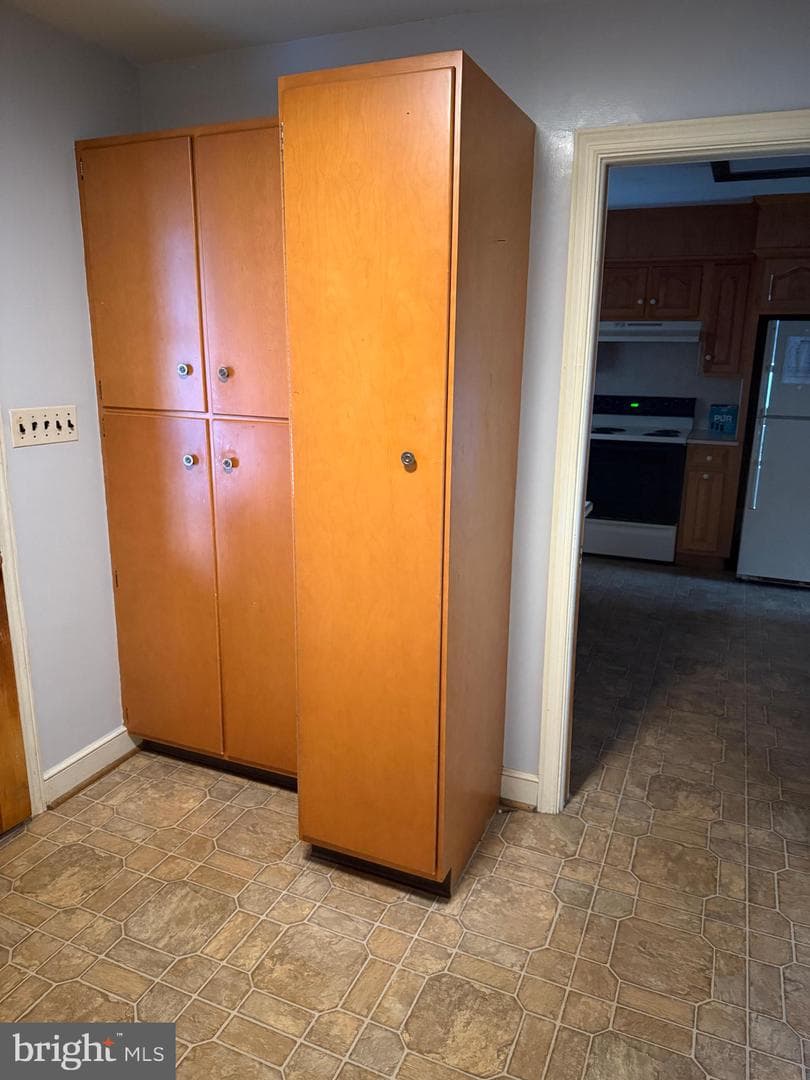 300 N Franklin Street photo 17