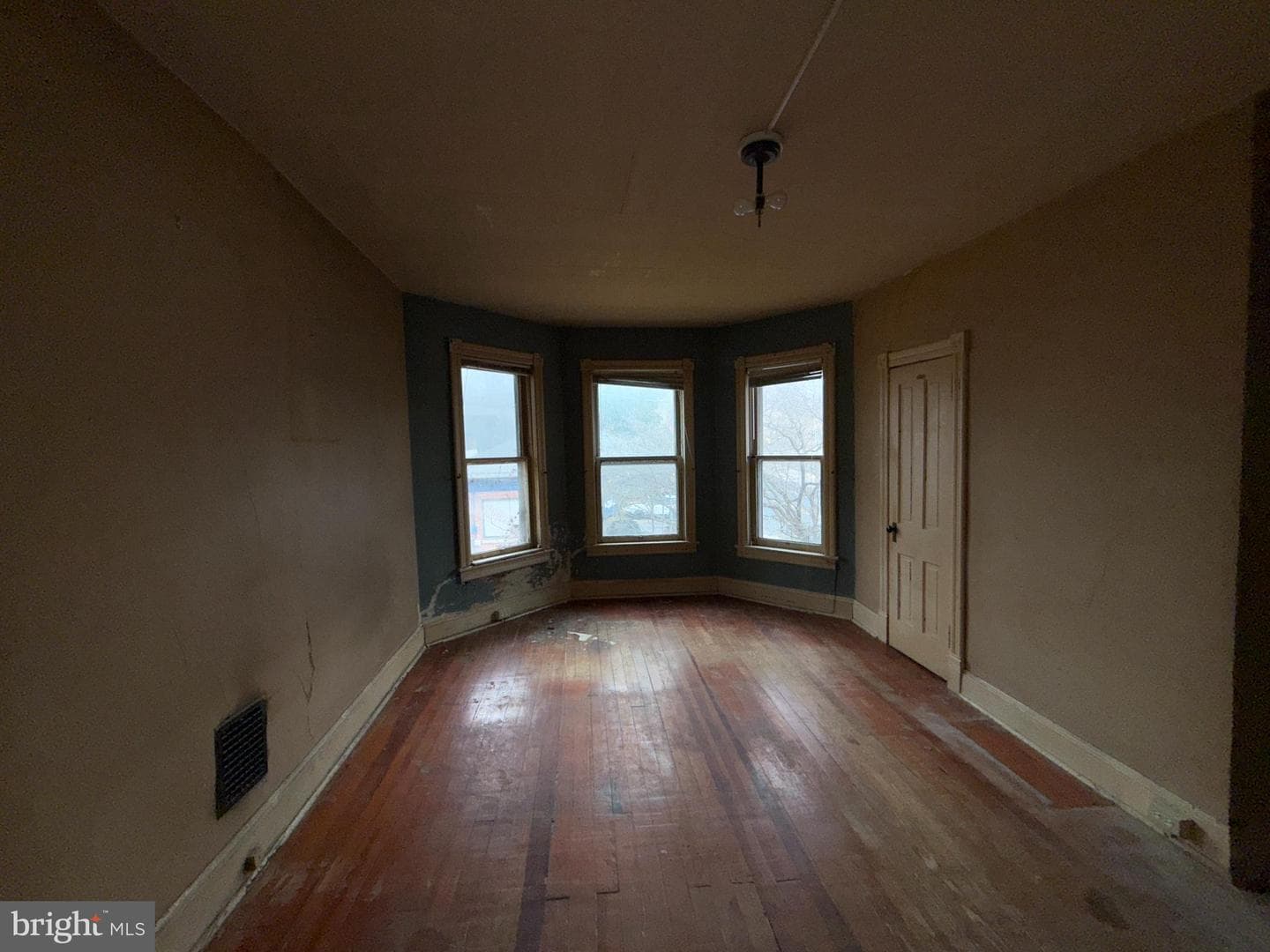 34 Clayton Avenue photo 16