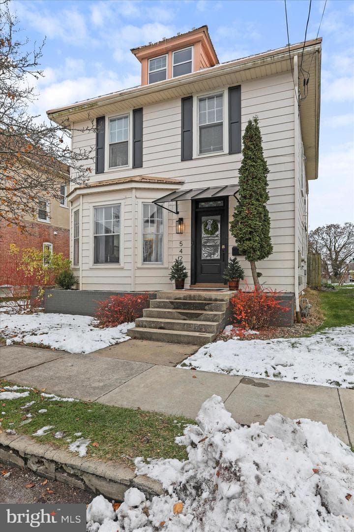 542 E Liberty Street photo 4