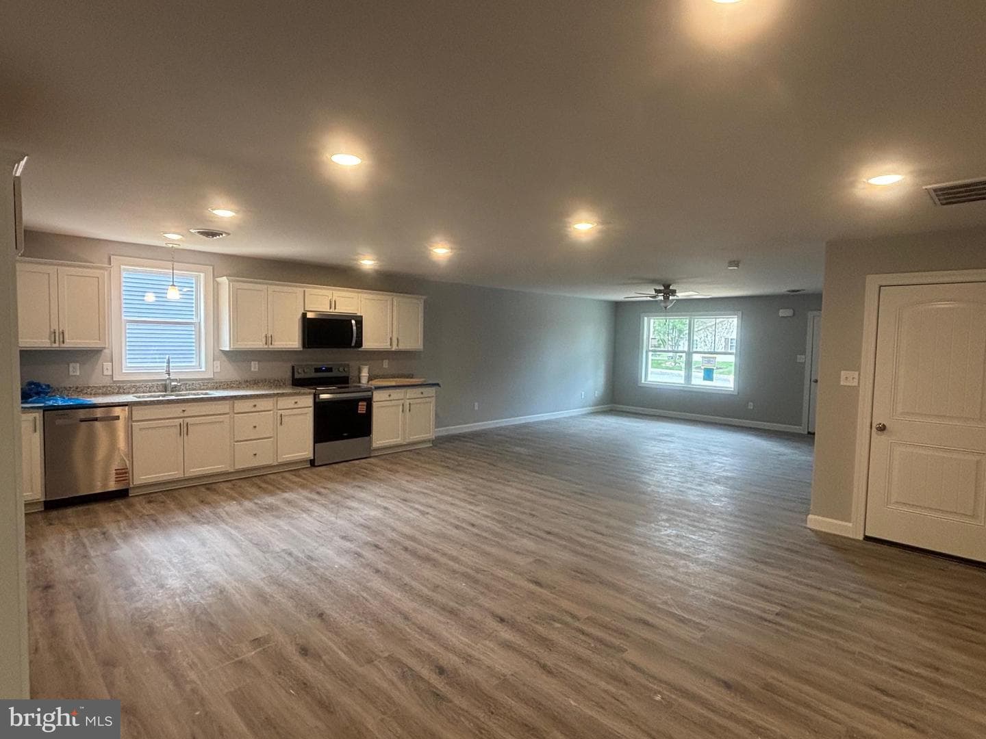 212 Grace Ann Court photo 4