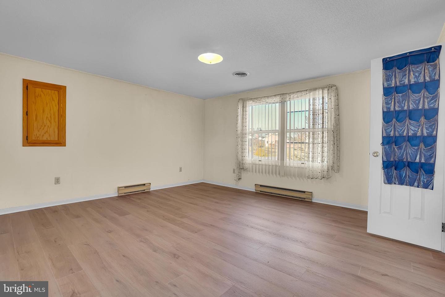 408 Carolle St photo 15