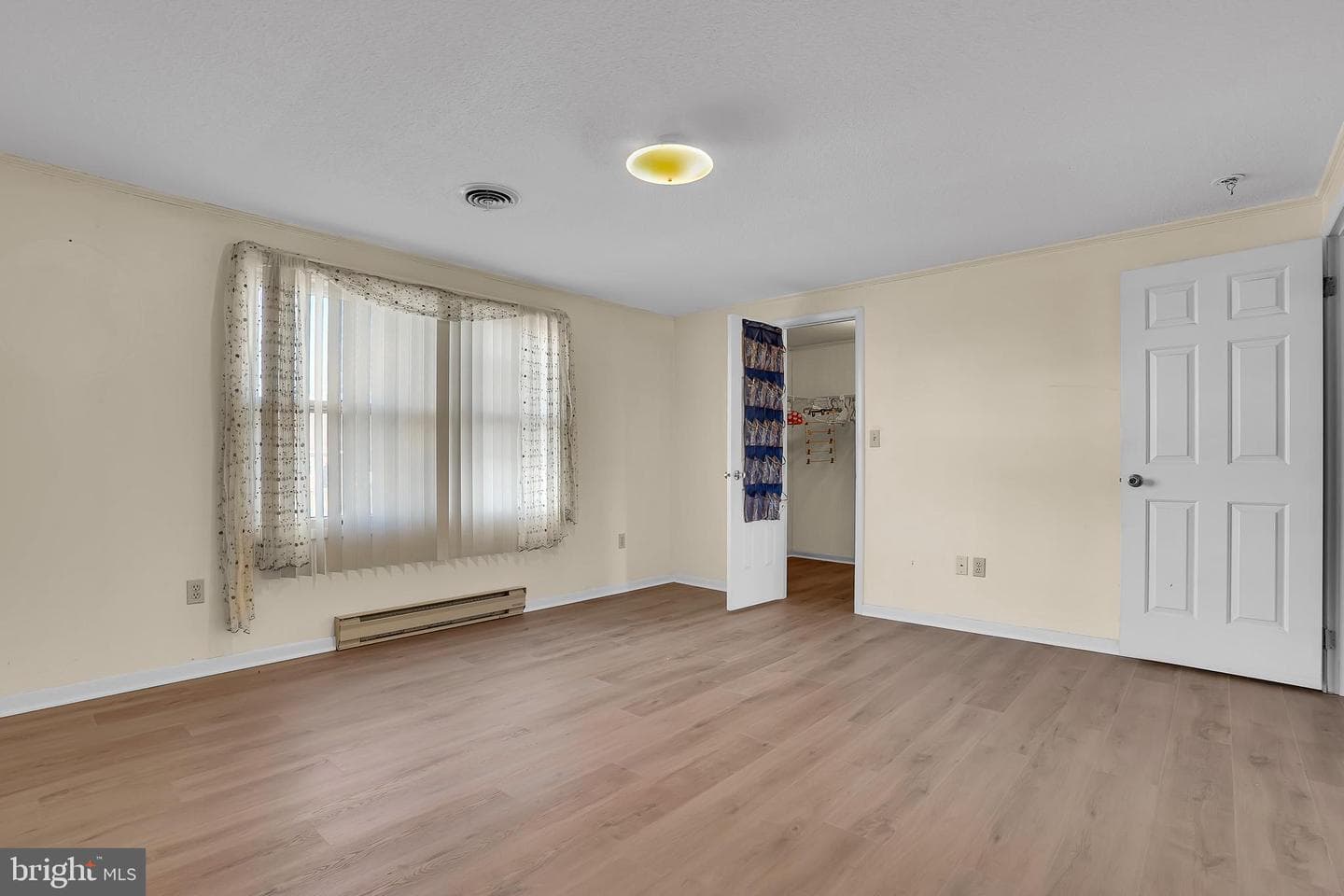 408 Carolle St photo 16