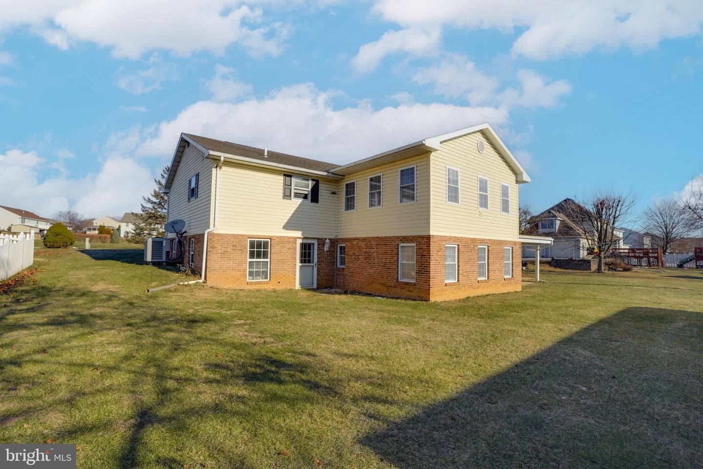 408 Carolle St photo 3