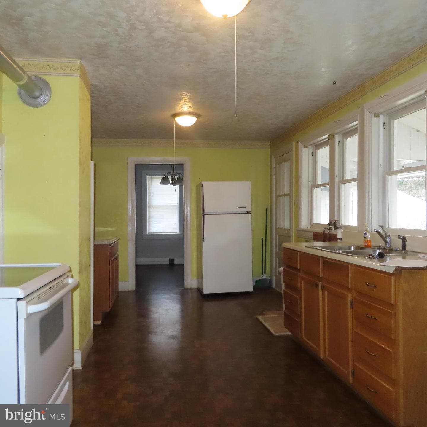 151 N Church Lane photo 10