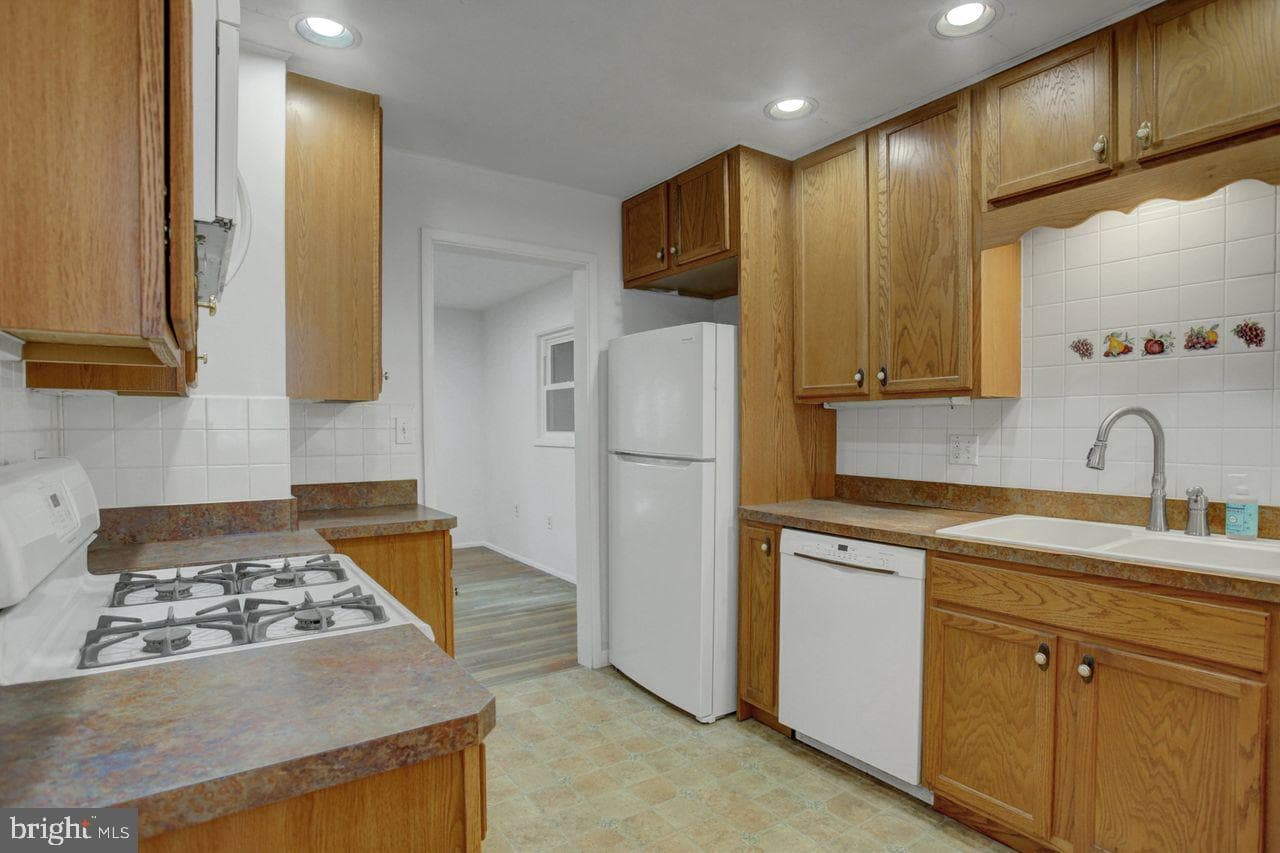 123 Lincoln Drive photo 16
