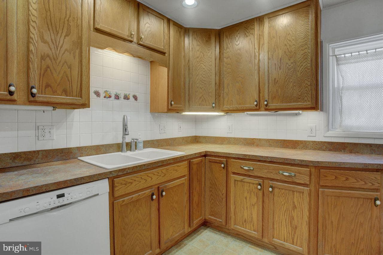 123 Lincoln Drive photo 18