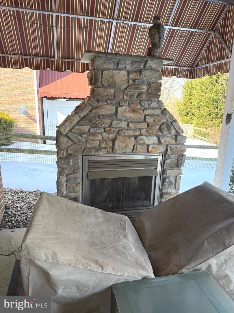 734 Golden Spring Drive N photo 8