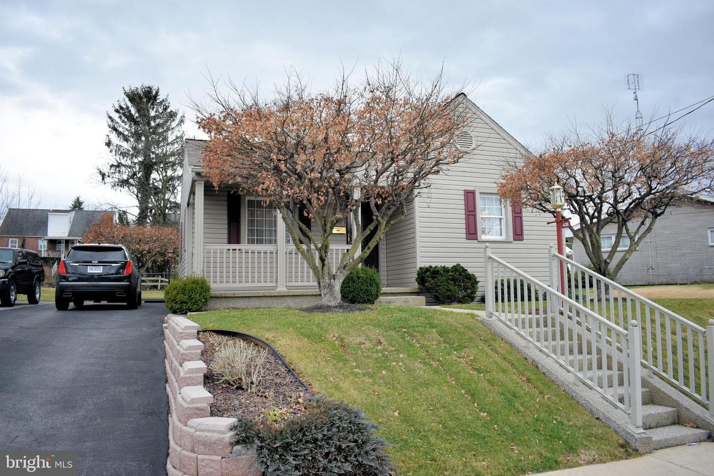 436 Grandview Avenue photo 2