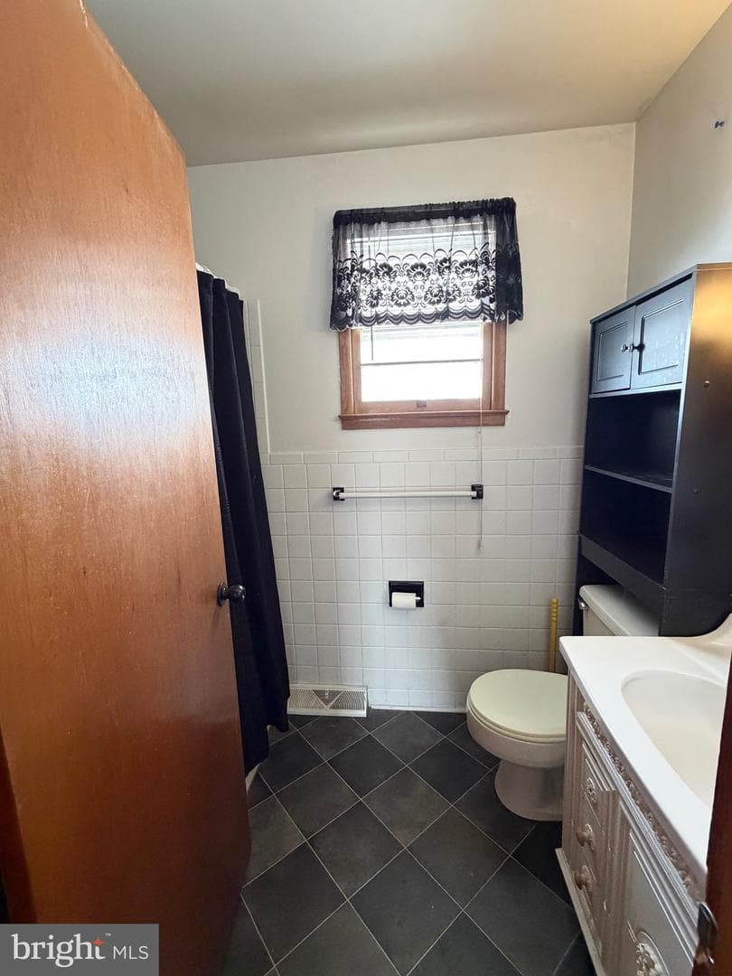 631 Hollywell Avenue photo 8