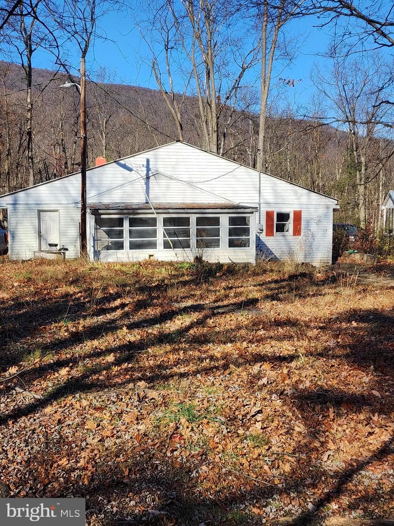 15689 Ridge Road photo 2