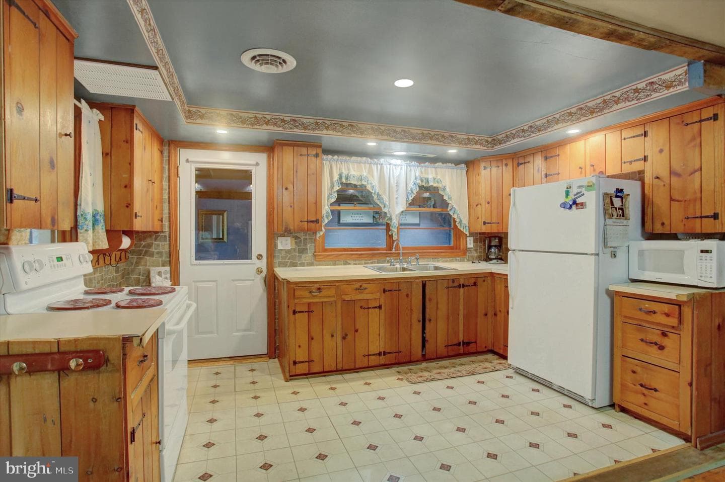 924 Blanchard Avenue photo 21