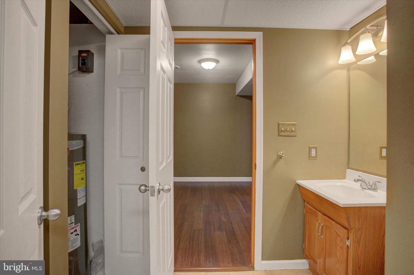 1760 Holly Lane photo 11