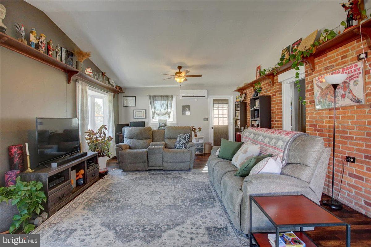 128 Hillside Drive photo 17