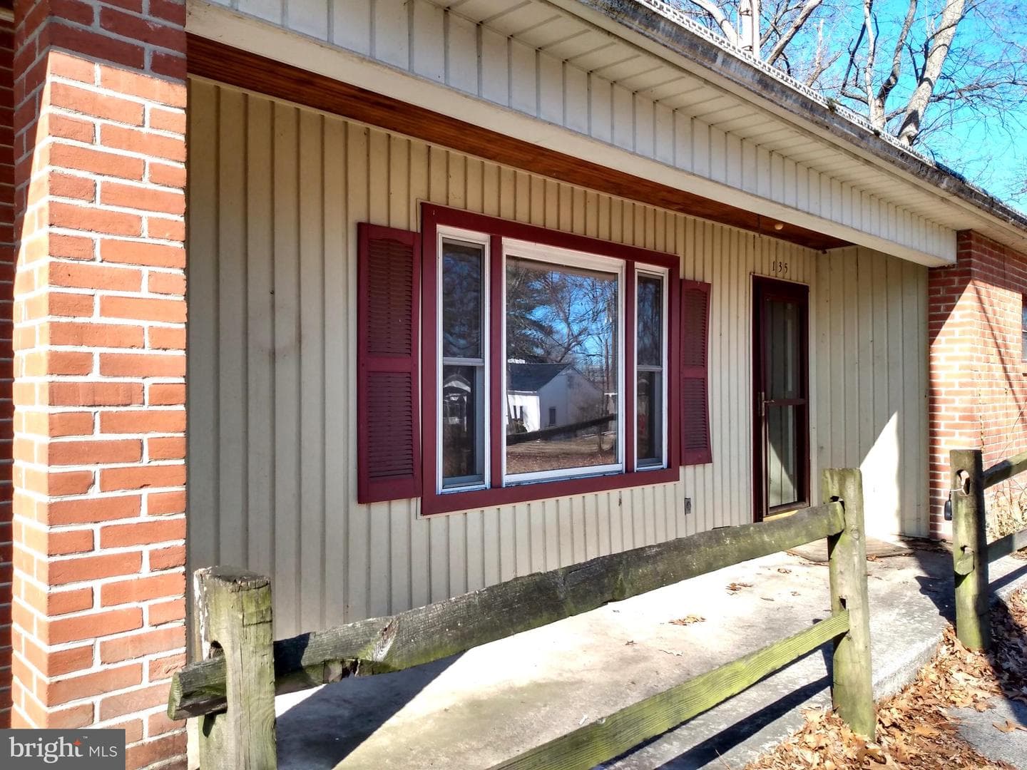 135 Oak Forest photo 3