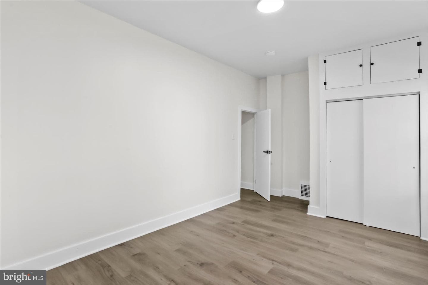 466 Lincoln Way East E photo 18