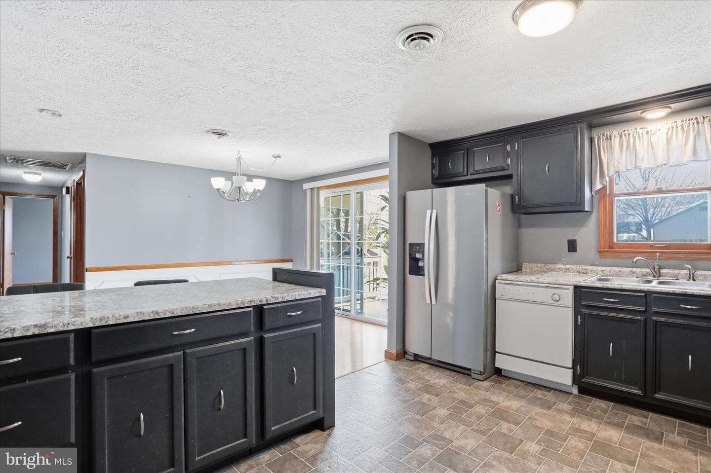 99 Jameslee Drive photo 12
