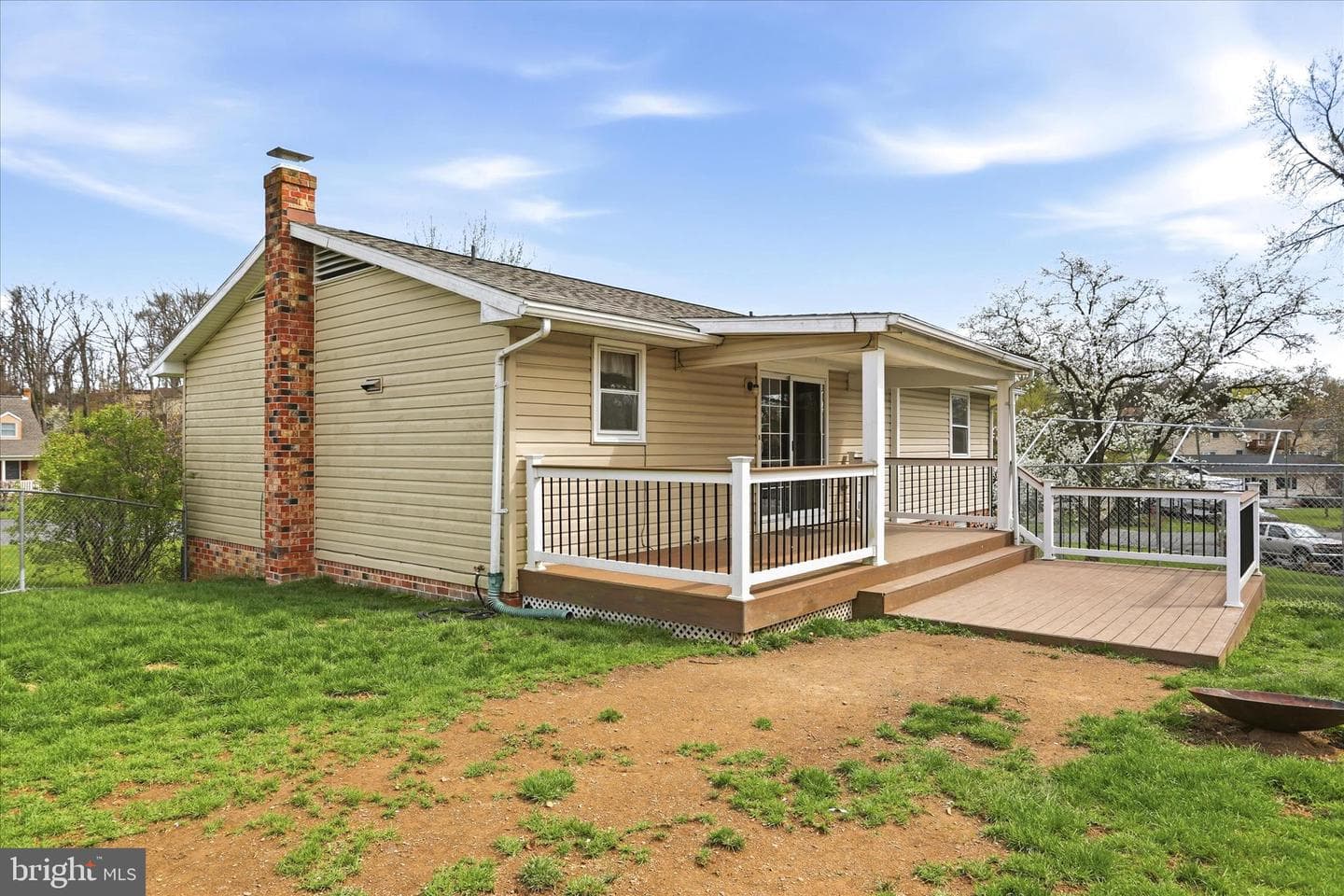 99 Jameslee Drive photo 32