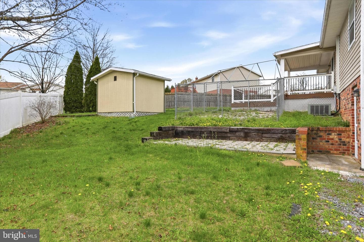 99 Jameslee Drive photo 34