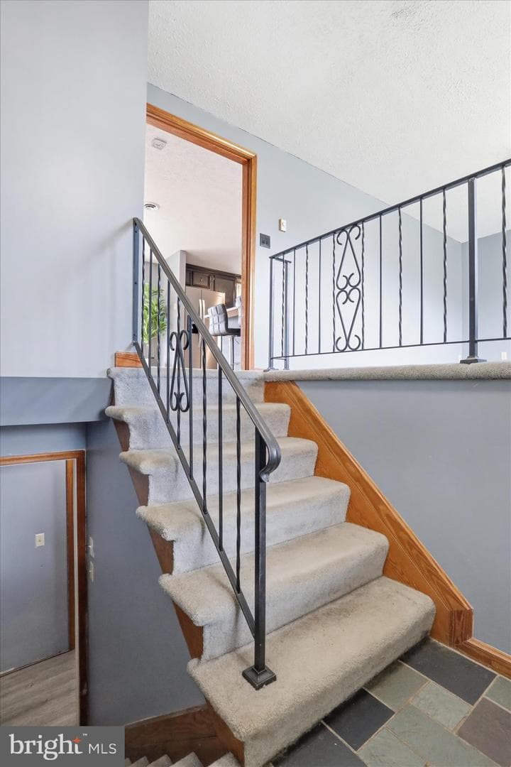 99 Jameslee Drive photo 5
