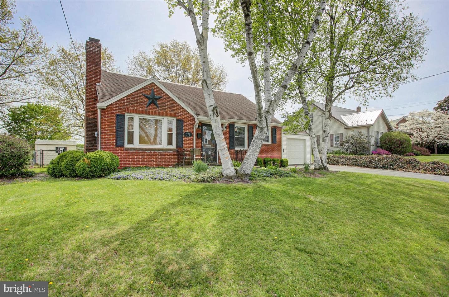 374 Glen Street photo 3