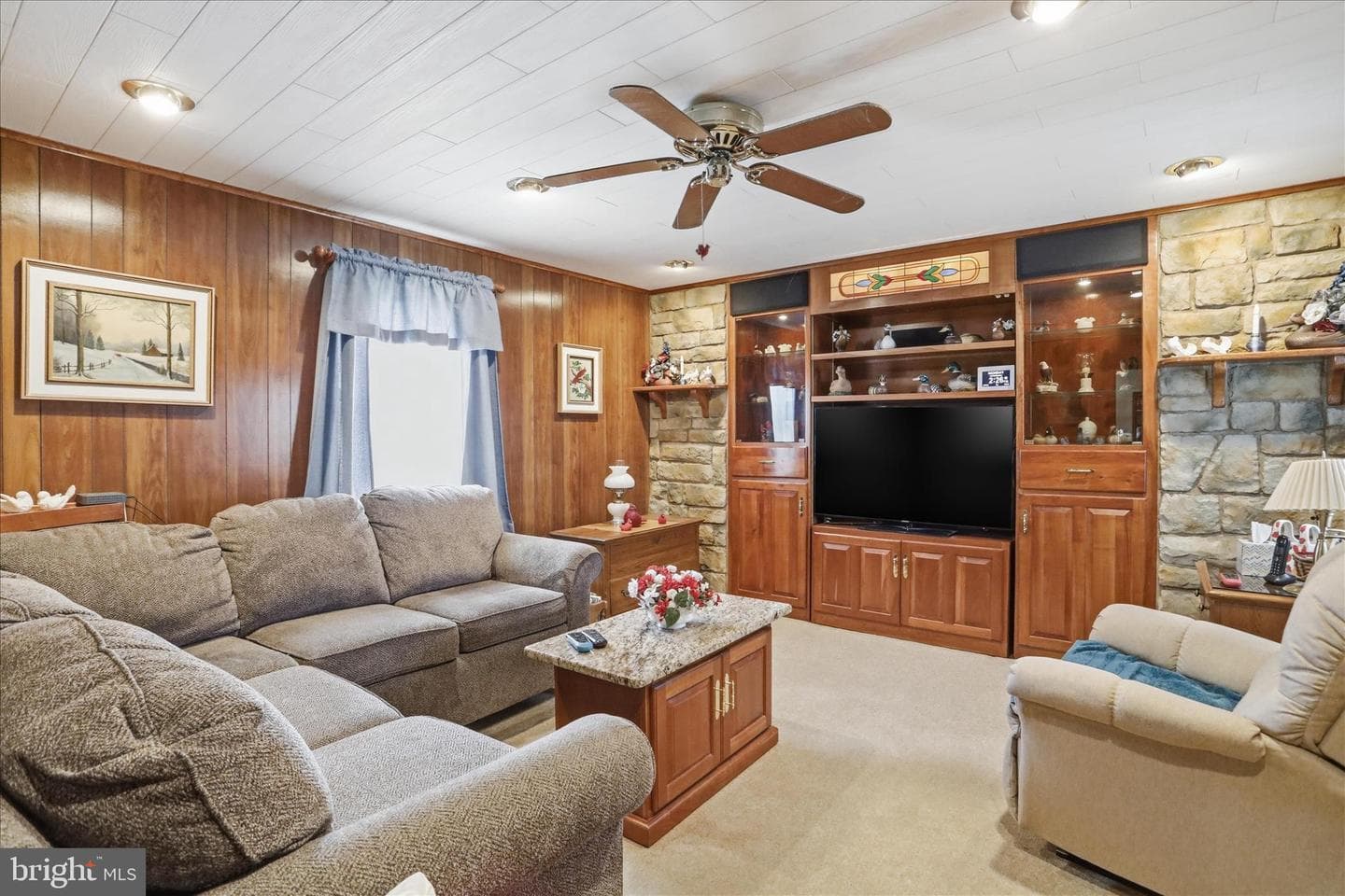 1666 E Buchanan Trail East photo 3