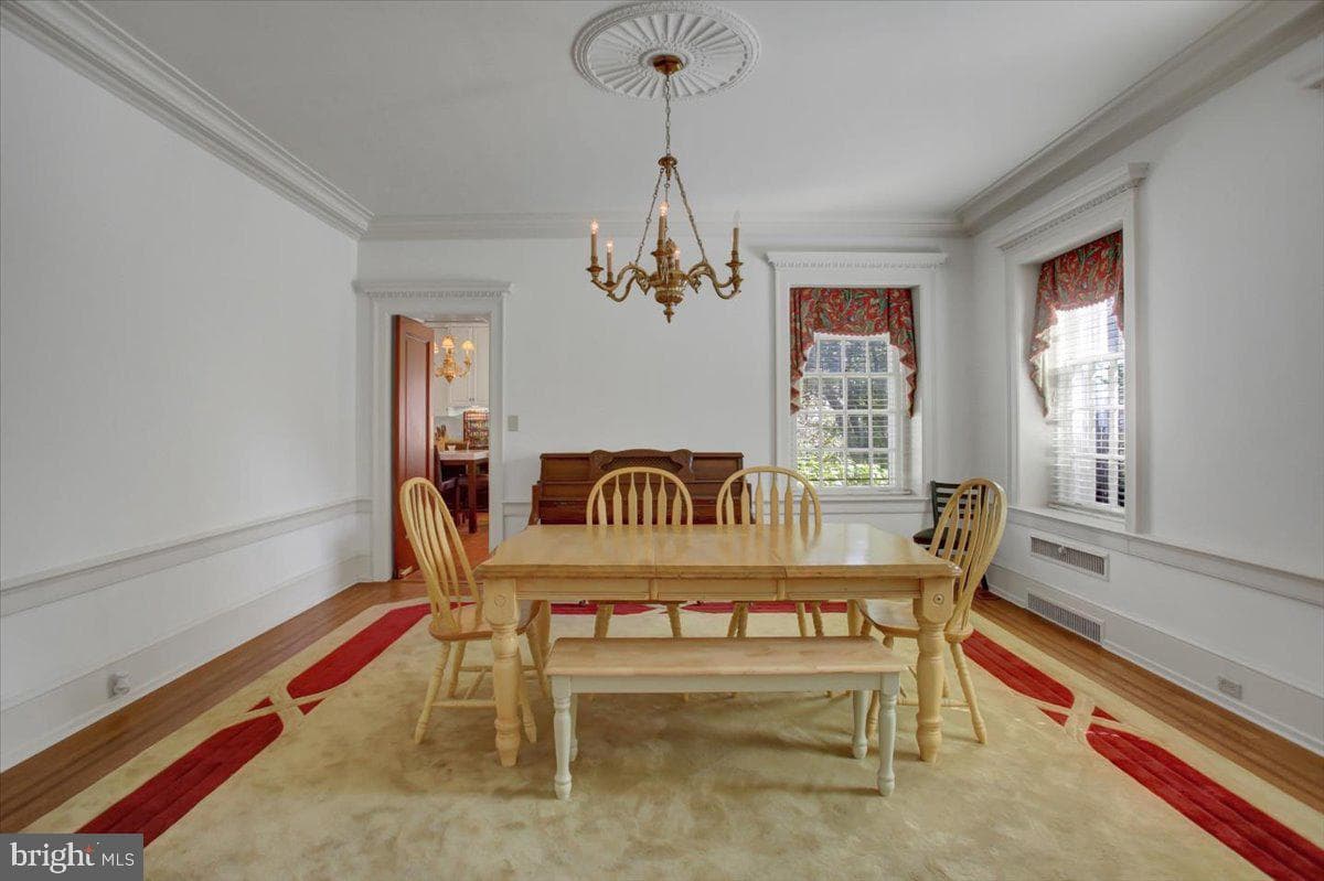 307 W King Street photo 21